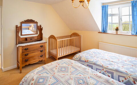 Lea Hill, Nuthatch: Meubles, Design Intérieur, Lit, Chambre, Bois, Sol, Literie, Sol, Textile, Tiroir