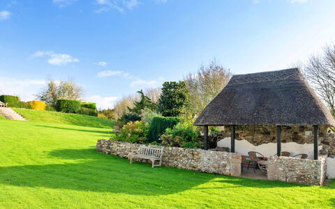 Lea Hill, Nuthatch: Herbe, À Déchaumer, Arbuste, Jardin, Prairie, Lot Terre, Couverture De Sol, Pelouse, Chalet