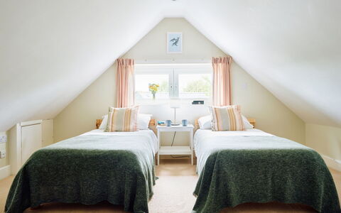 The Barn at Courtleigh: Lit, Design Intérieur, Chambre, Meubles, Literie, Plafond, Bois, Drap De Lit, Sol, Pièce