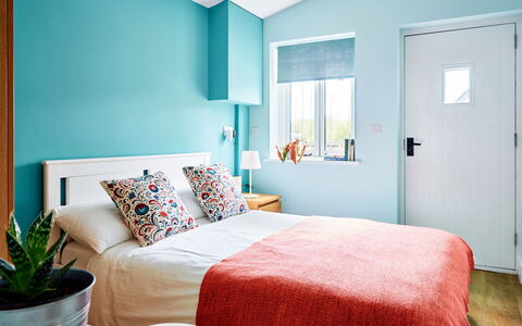 The Barn at Courtleigh: Bleu, Meubles, Lit, Chambre, Literie, Design Intérieur, Drap De Lit, Linge, Textile, Pièce