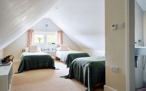 The Barn at Courtleigh: Lit, Design Intérieur, Meubles, Chambre, Sol, Sol, Mur, Plafond, Bois, Literie