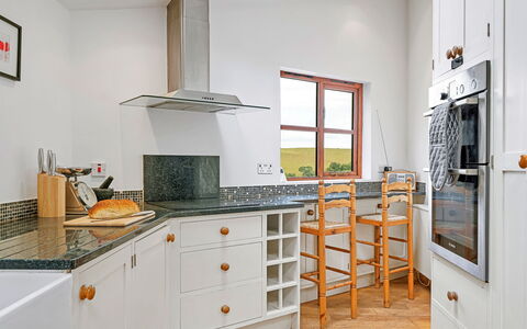 Larkrise: Sol, Design Intérieur, Cabinetry, Bois, Cuisine, Comptoir, Sol, Appareil De Cuisine, Domicile, Plafond