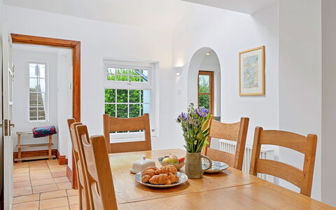 Larkrise: Meubles, Sol, Design Intérieur, Sol, Bois, Table, Plafond, Table Cuisine Et Salle A Manger, Salle À Manger, Chaise