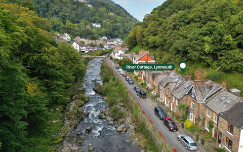 River Cottage: Végétation, Courant, Cours D'Eau, Paysage, Zone Rurale, Station De Montagne, Vallée, Géologique Phénomène, Village