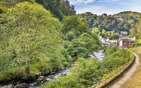 River Cottage: L'Eau, Plan D'Eau, Cours D'Eau, Ressources En Eau, Arbre, Vert, Environnement Naturel, La Nature, Courant