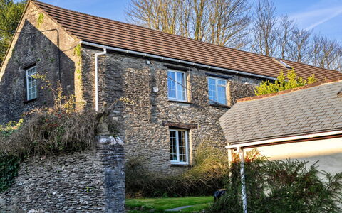 Trimstone Manor - Granary Cottage: Mur, Bâtiment, Fenêtre, Maison, Arbuste, Chalet, Toit, Domicile, Mur De Pierre, Brickwork