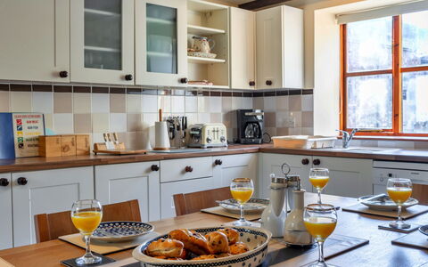 Mill Cottage, Great Houndbeare Farm: Cuisine, Comptoir, Meubles, Appareil De Cuisine, Cabinetry, Design Intérieur, Bois, Sol, Principaux Appliance, Plafond