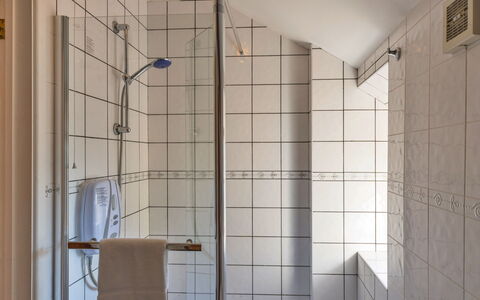 Mill Cottage, Great Houndbeare Farm: Salle De Bains, Luminaire Plomberie, Sol, Sol, Design Intérieur, Plomberie, Douche, Tuile, Tete De Douche, Robinet