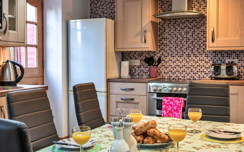 Ivy Cottage, Great Houndbeare Farm: Meubles, Cuisine, Appareil De Cuisine, Design Intérieur, Principaux Appliance, Comptoir, Sol, Cabinetry, Vaisselle, Pièce