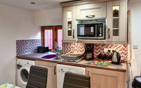 Ivy Cottage, Great Houndbeare Farm: Machine À Laver, Appareil De Cuisine, Principaux Appliance, Cuisine, Design Intérieur, Buanderie, Sécheuse, Électroménager, Comptoir, Meubles