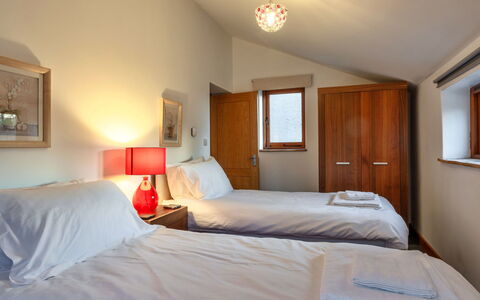 Ivy Cottage, Great Houndbeare Farm: Mur, Bois, Lit, Chambre, Sol, Plafond, Design Intérieur, Meubles, Sol, Drap De Lit