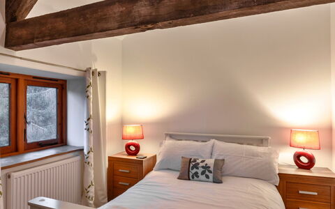 Ivy Cottage, Great Houndbeare Farm: Meubles, Design Intérieur, Lit, Chambre, Mur, Bois, Plafond, Literie, Drap De Lit, Pièce