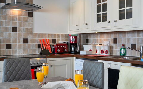 Poppy Cottage, Great Houndbeare Farm: Cuisine, Appareil De Cuisine, Comptoir, Design Intérieur, Meubles, Principaux Appliance, Sol, Cabinetry, Petit Appareil, Pièce
