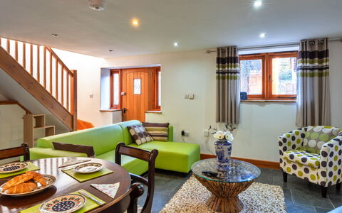 Lime Cottage, Great Houndbeare Farm: Design Intérieur, Meubles, Sol, Plafond, Sol, Pièce, Canapé, Domicile, Salon, Éclairage