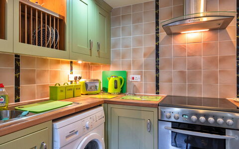 Lime Cottage, Great Houndbeare Farm: Appareil De Cuisine, Cuisine, Principaux Appliance, Design Intérieur, Comptoir, Sol, Électroménager, Cabinetry, Plafond, Sol