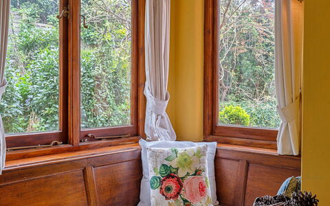 Heselwood: Bois, Design Intérieur, Pièce, Tache De Bois, Verre, Rideau, Traitement De Fenetre, Dur, Eco Hôtel, Vernis