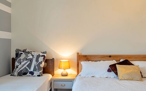 Heselwood: Lit, Literie, Meubles, Chambre, Design Intérieur, Drap De Lit, Mur, Bois, Pièce, Linge