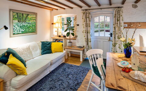 Little Roost: Meubles, Design Intérieur, Mur, Sol, Canapé, Bois, Table, Pièce, Plafond, Chaise
