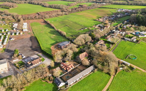 Big Barn at Dairy Cottages: Photographie Aérienne, Arbre, Vue Du Ciel, Zone Résidentielle, Paysage, Plaine, Maison, Champ, Zone Rurale, Quartier