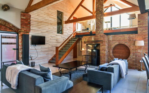 Big Barn at Dairy Cottages: Design Intérieur, Meubles, Canapé, Sol, Bois, Plafond, Salon, Sol, Pièce