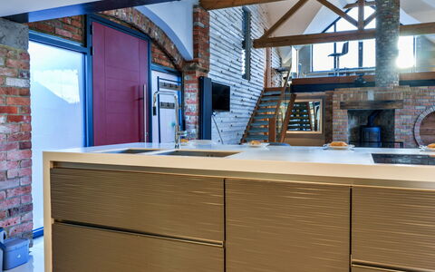 Big Barn at Dairy Cottages: Cuisine, Sol, Design Intérieur, Meubles, Cabinetry, Bois, Comptoir, Sol, Plafond, Appareil De Cuisine