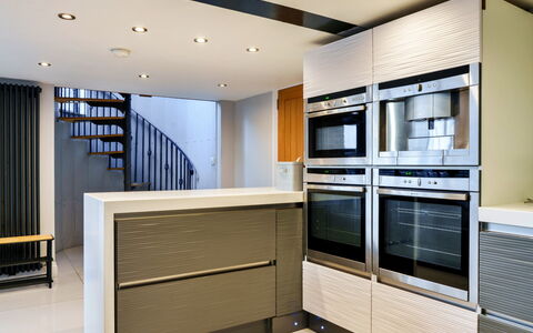 Big Barn at Dairy Cottages: Design Intérieur, Sol, Meubles, Cabinetry, Bois, Cuisine, Appareil De Cuisine, Plafond, Sol, Principaux Appliance