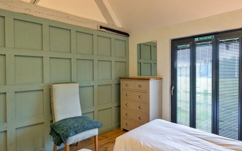 Ploughman'S Row No. 1 at Dairy Cottages: Lit, Mur, Meubles, Chambre, Design Intérieur, Bois, Sol, Plafond, Literie, Sol
