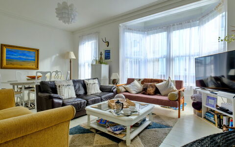 Isle of Wight 601: Meubles, Design Intérieur, Sol, Canapé, Sol, Plafond, Bois, Pièce, Salon, Appartement