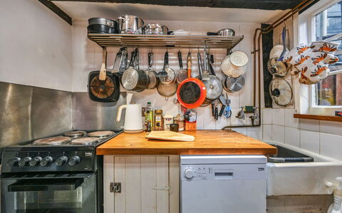 Old Town Cottage, Hastings: Cuisine, Appareil De Cuisine, Principaux Appliance, Comptoir, Cuisinière, Gaz Poele, Design Intérieur, Le Fourneau, Électroménager, Pièce