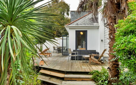 Three Quarter Cottage: Arbuste, Domicile, Chalet, Eco Hôtel, Jardin, Dur, Aménagement Paysager, Ombre, Plate-Forme