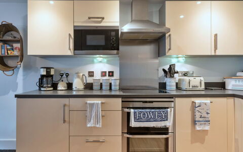 Fowey 602: Appareil De Cuisine, Cuisine, Principaux Appliance, Meubles, Cabinetry, Comptoir, Design Intérieur, Électroménager, Tiroir, Sol