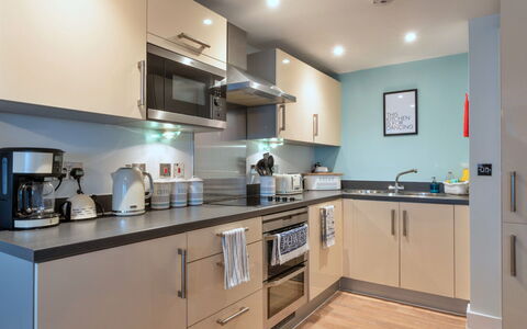 Fowey 602: Meubles, Design Intérieur, Principaux Appliance, Cabinetry, Sol, Comptoir, Appareil De Cuisine, Cuisine, Sol, Tiroir