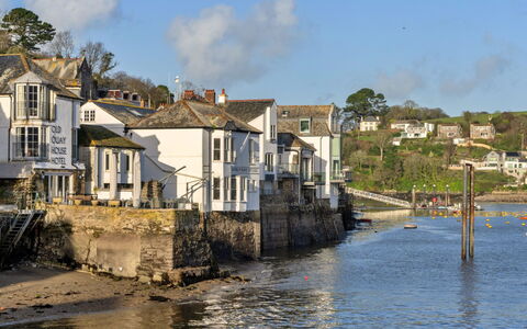 Fowey 602: L'Eau, Bâtiment, Maison, Voie Navigable, Domicile, Cotiers Et Relief Océaniques, Côte, Canal, Rive, Village