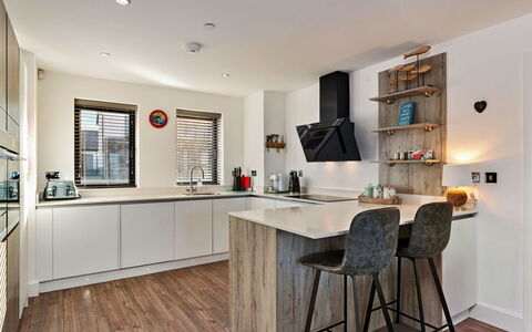 No.1 Sand Banks: Meubles, Design Intérieur, Sol, Bois, Comptoir, Cuisine, Plafond, Sol, Luminaire, Cabinetry