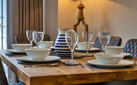 No.1 Sand Banks: Meubles, Vaisselle, Table, Serveware, Vaisselle, Design Intérieur, Assiette, Chaise, Porcelaine, Salle À Manger