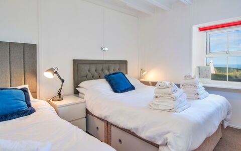 Arfron: Lit, Chambre, Meubles, Literie, Drap De Lit, Design Intérieur, Sol, Plafond, Cadre De Lit, Sol