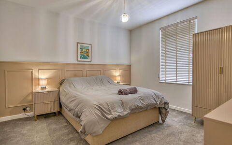 Dockyard House: Meubles, Lit, Design Intérieur, Chambre, Sol, Sol, Drap De Lit, Literie, Plafond, Bois