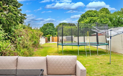 Dockyard House: Lot Terre, Jardin, Ombre, Aménagement Paysager, Pelouse, Clôture, Arrière-Cour, Cour, Gazon Artificiel, Mobilier De Jardin
