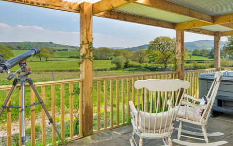 Y Golchdy: Lot Terre, Porche, Chalet, Tache De Bois, Ferme, Dur, Clôture, Batiments Jardin, Lumber, Eco Hôtel