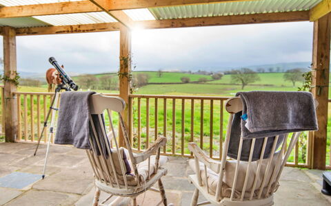 Y Golchdy: Bois, Meubles, Lot Terre, Mobilier De Jardin, Chaise, Porche, Dur, Tache De Bois, Pelouse, Jardin