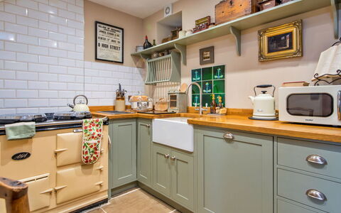 Gablebach: Cuisine, Appareil De Cuisine, Cabinetry, Design Intérieur, Meubles, Comptoir, Principaux Appliance, Tiroir, Sol, Cuisinière