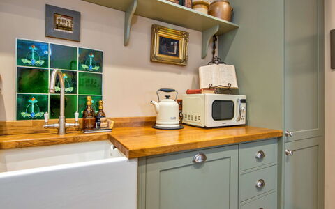 Gablebach: Cuisine, Cabinetry, Design Intérieur, Appareil De Cuisine, Comptoir, Bois, Tiroir, Principaux Appliance, Sol, Meubles