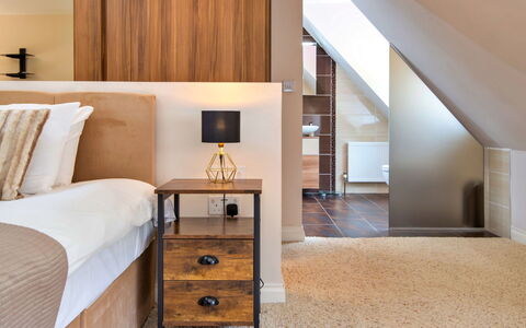Bryncoch Retreat: Meubles, Design Intérieur, Mur, Lit, Sol, Chambre, Bois, Sol, Plafond, Pièce