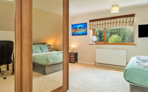 Bryncoch Retreat: Meubles, Design Intérieur, Sol, Mur, Sol, Bois, Lit, Plafond, Chambre, Pièce