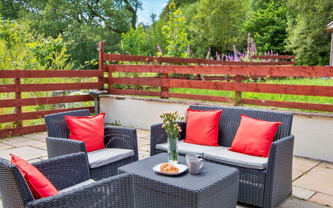 Bryncoch Lodge: Meubles, Mobilier De Jardin, Table, Chaise, Tableau De Plein Air, Jardin, Coussin, Patio, Arrière-Cour, Throw Pillow