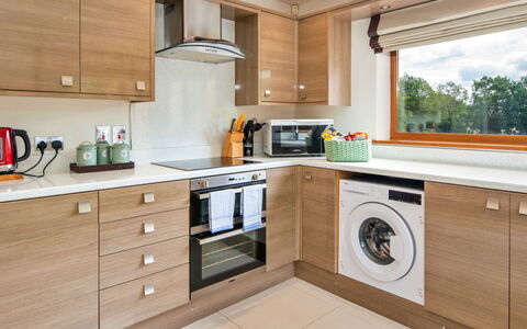 Bryncoch Lodge: Design Intérieur, Meubles, Sol, Bois, Comptoir, Cabinetry, Cuisine, Sol, Plafond, Éclairage