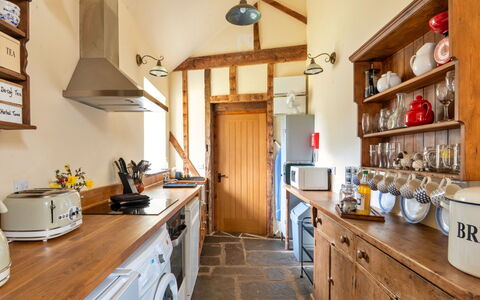 Drovers Retreat: Bois, Sol, Design Intérieur, Meubles, Cuisine, Tache De Bois, Dur, Plafond, Cabinetry, Comptoir