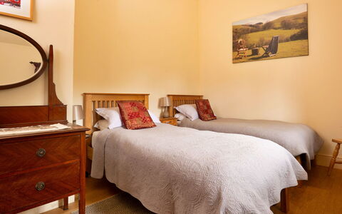 Drovers Retreat: Lit, Chambre, Literie, Meubles, Drap De Lit, Sol, Mur, Sol, Design Intérieur, Bois