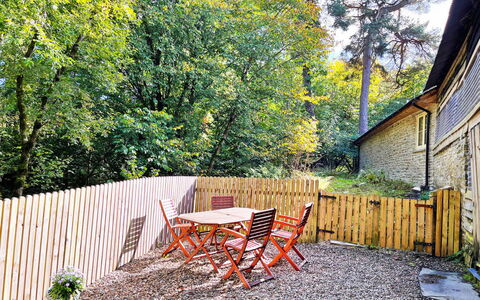 Drovers Retreat: Bois, Clôture, Jardin, Arrière-Cour, Accueil Escrime, Tache De Bois, Chalet, Cour, Dur, Mobilier De Jardin