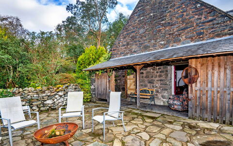 Waen Fechan: Bois, Chalet, Maison, Mur De Pierre, Dalle, Ombre, Jardin, Ferme, Arrière-Cour, Matériau Naturel